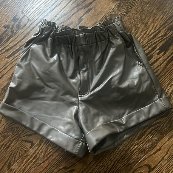 Brown faux leather shorts - Picture 2 of 6
